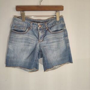 Perfect Color Womens Blue Denim Jean Shorts Medium Wash Raw Hem Size 6